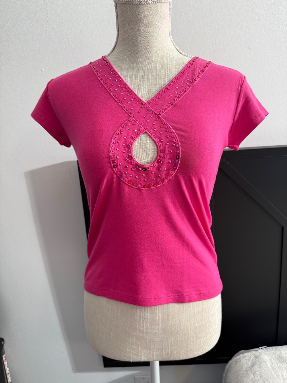 Vintage Y2K Pink Knit Sequin Top – Cutout Keyhole Going Out Shirt M